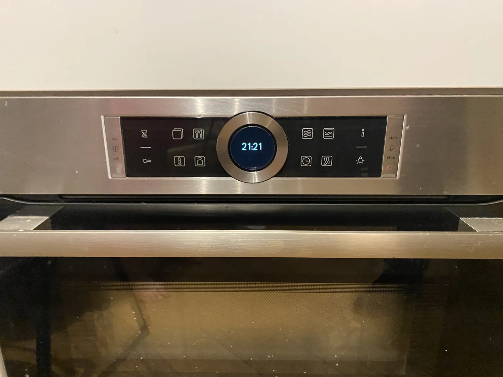This oven clock displays the time as 21:21
