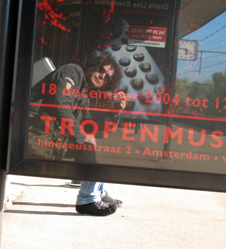 zelfportret met geleende voeten 1, de grote versie