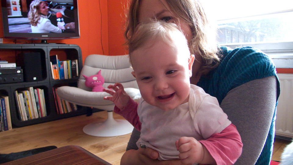kiki en mama in de woonkamer 01, de grote versie
