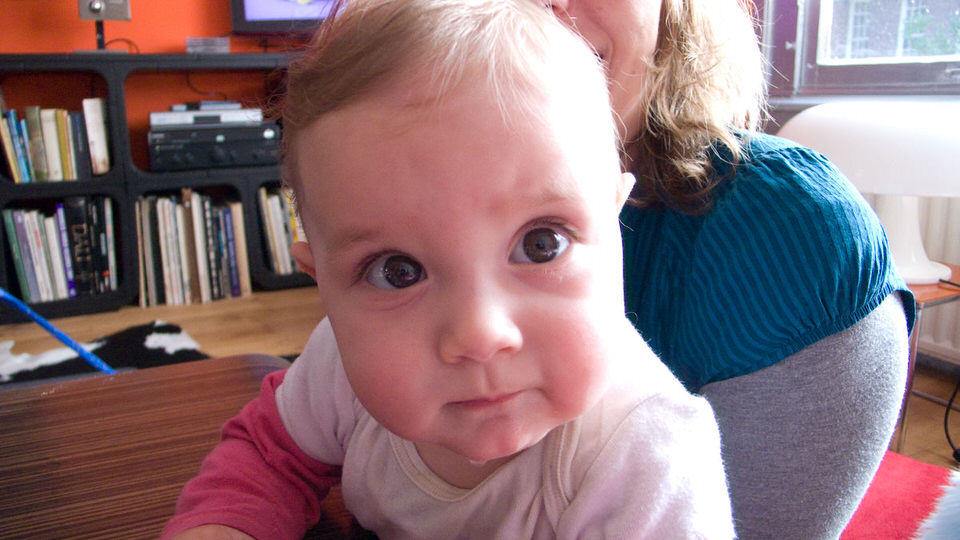 kiki en mama in de woonkamer 04, de grote versie
