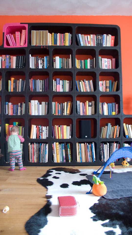 kiki staat voor de boekenflat 01, de grote versie