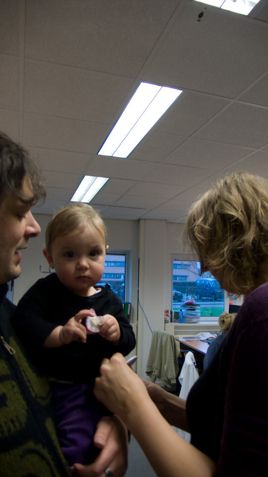 kiki bij papa op het werk 01, de grote versie