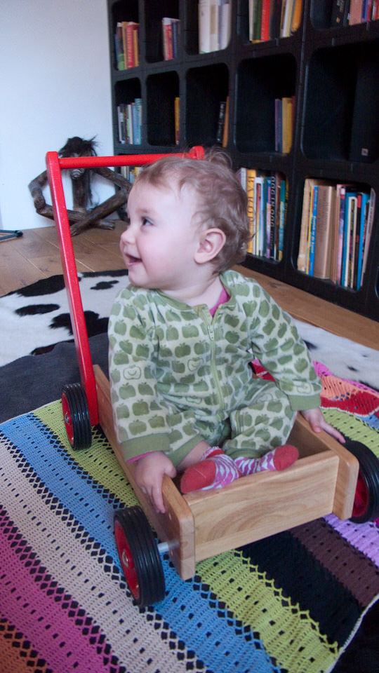 kiki in haar nieuwe kar 01, de grote versie